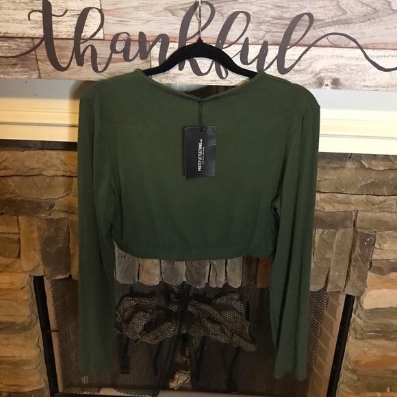 KHAKI SOFT RIB V NECK LONG SLEEVE ELASTIC HEM CROP TOP - Picture 3 of 6